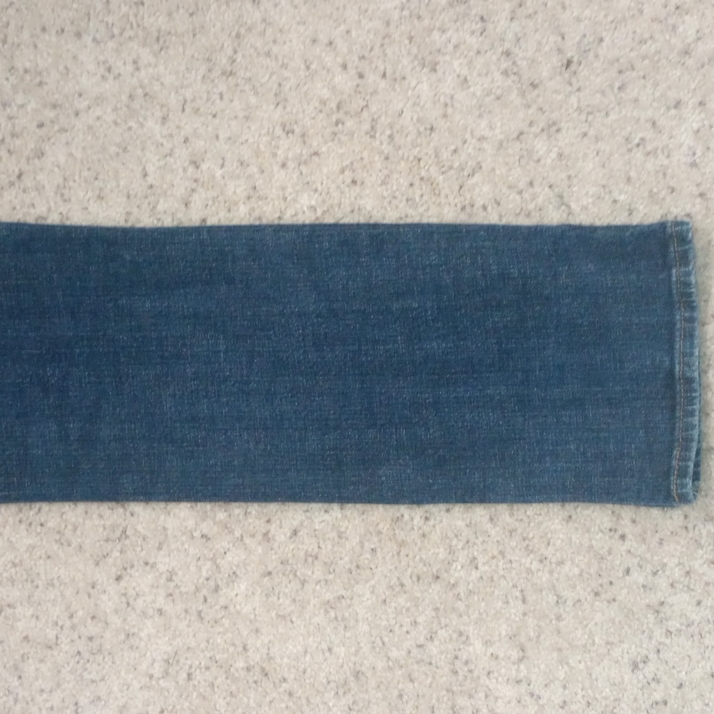 LIKE NEW - Levi's 525 Dark Blue Straight Leg Jeans - Picture 4 of 9